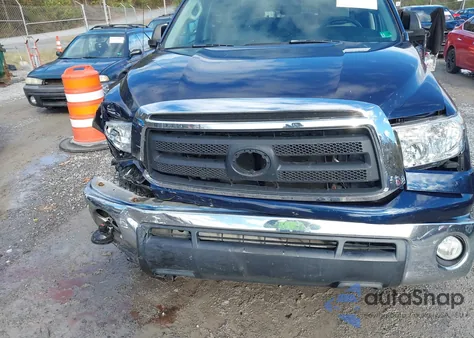 2011 Toyota Tundra Grade 5.7L V8 z USA, uszkodzony, nr VIN 5TFDY5F14BX187132